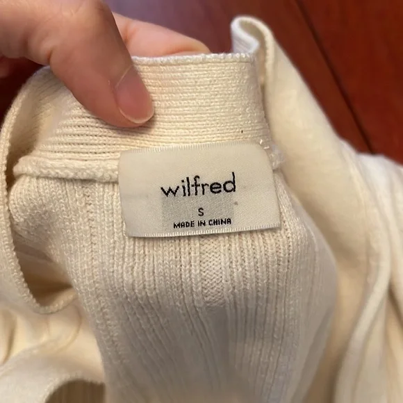 ARITZIA. Cardigan. - Picture 2 of 2
